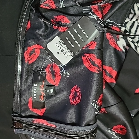 TORRID X MARILYN MONROE JUMPSUIT SIZE 3 NWT - Picture 8 of 9